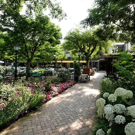 Cazaudehore Restaurant Gastronomique Terrasse Et Jardins Hotel Saint-Germain-en-Laye