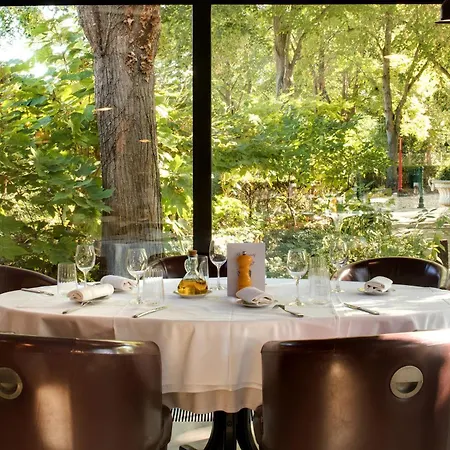 Cazaudehore Restaurant Gastronomique Terrasse Et Jardins Hotel Saint-Germain-en-Laye