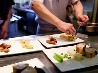 Hotel Cazaudehore, Maison Forestiere De Charme, Restaurant Gastronomique, Terrasse Ombragee Et Jardin Saint-Germain-en-Laye
